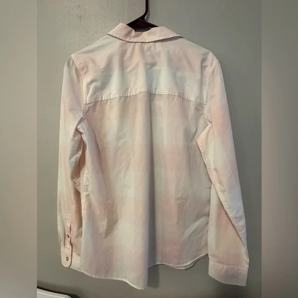 SOLD OUT 
Patagonia Light Pink Button-Up Shirt - Picture 6 of 8